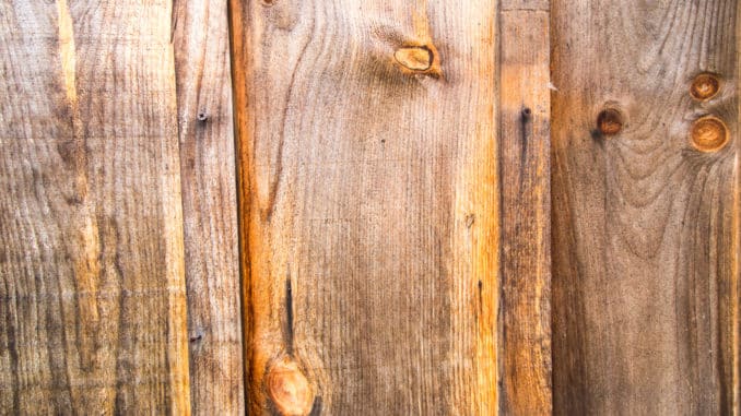 Gartenschrank aus Holz mit Flachdach