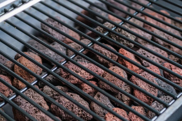 Lavasteine und der Gasgrill - die perfekte Kombination zum Grillen