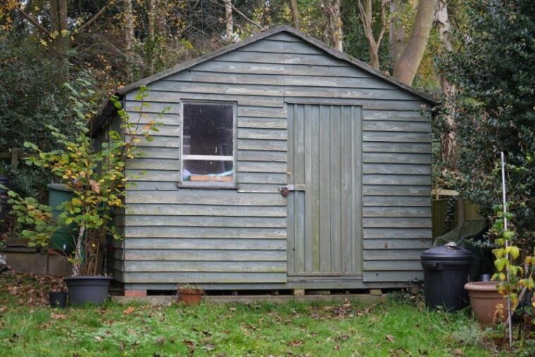 renovierungsbedürftiges Gartenhaus